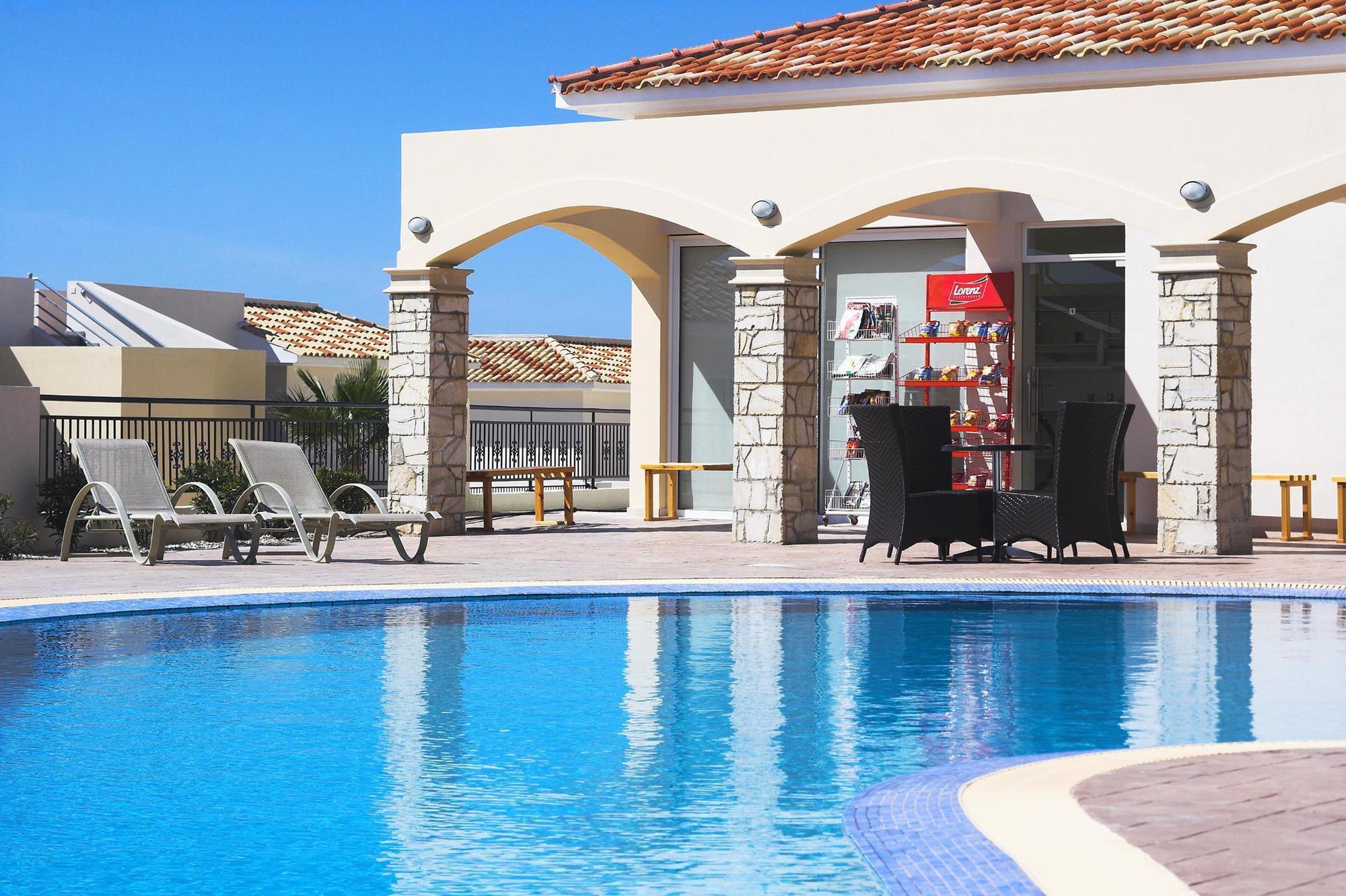 Club St. George (Adults Only) Aparthotel Trimitusa Buitenkant foto