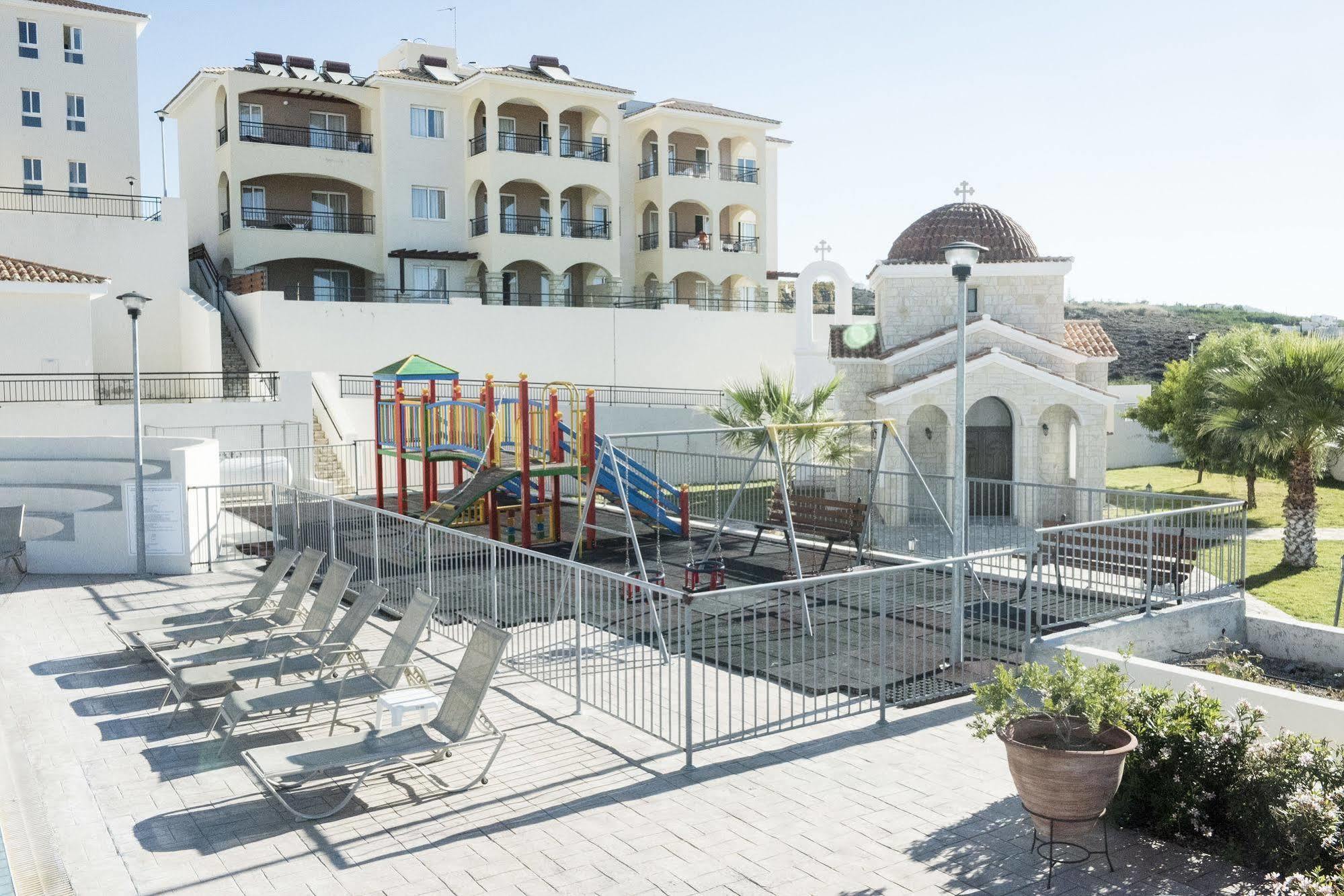 Club St. George (Adults Only) Aparthotel Trimitusa Buitenkant foto